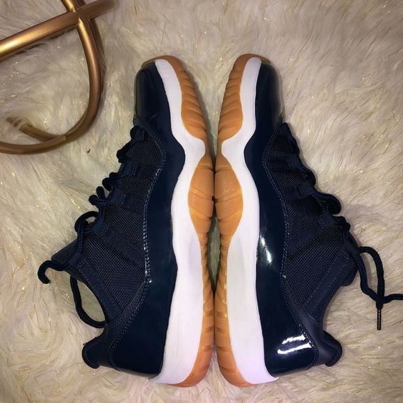 Air Jordan 11 Retro Low - Picture 4 of 7